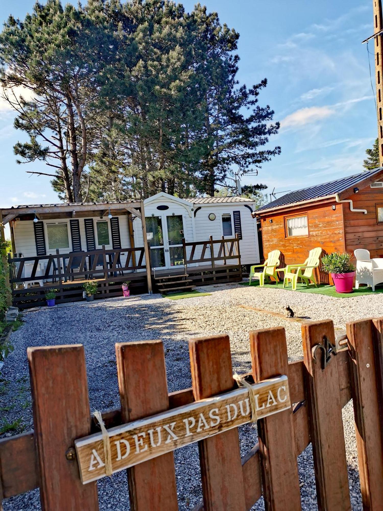 A Deux Pas Du Lac Hotel Ardres Bagian luar foto
